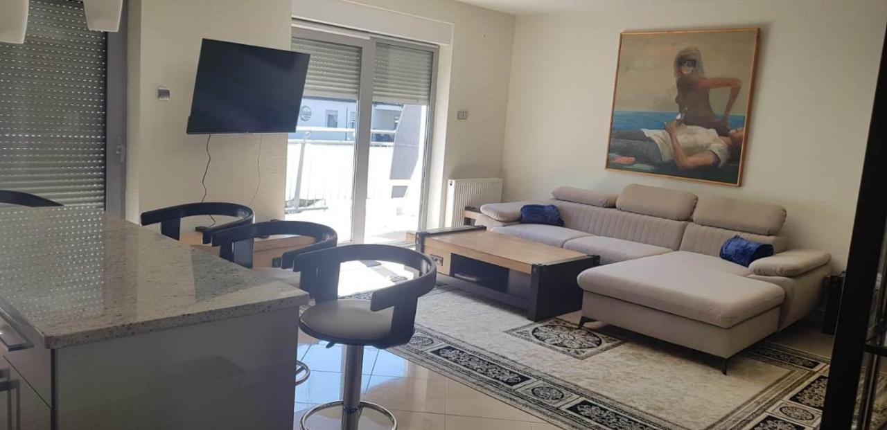 Apartament Happy - Basen, Plaza, Ochrona 24H - 3 Sypialnie Dla Maksymalnie 8 Osob Поберово Экстерьер фото